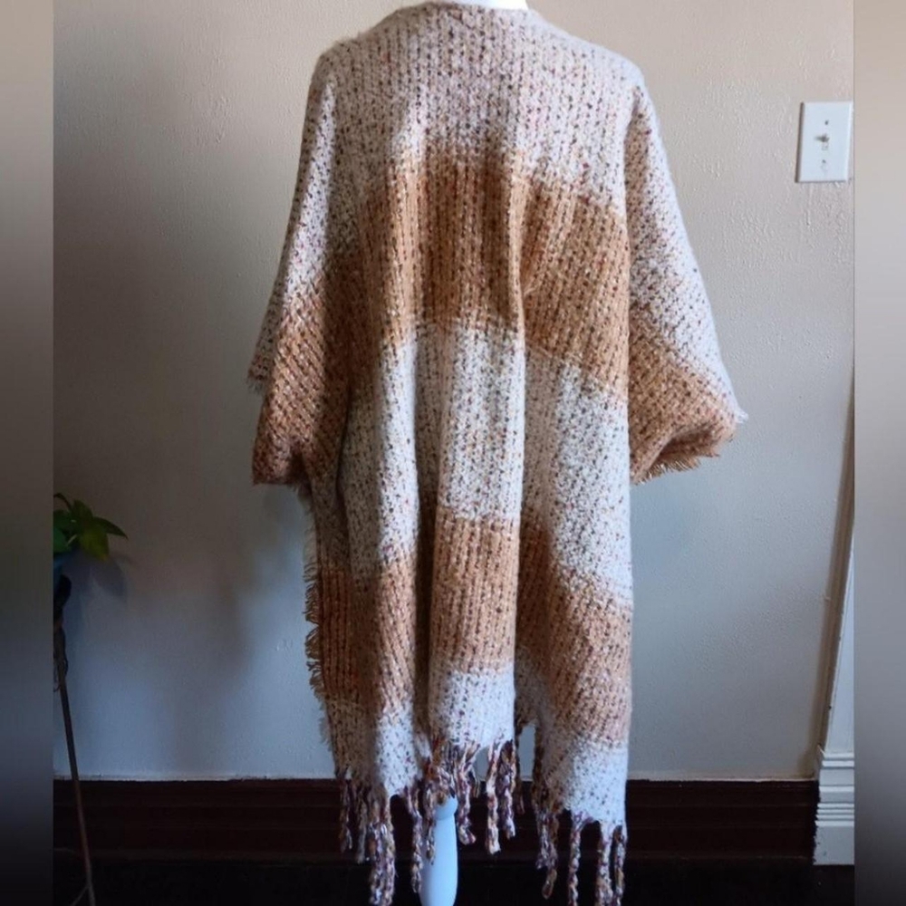 Soft Fringe Poncho By Natural Reflections, Casual Earthy Knit Tan Cream One Size - Picture 3 of 9